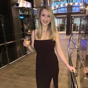 Meet your Posher, Andrea